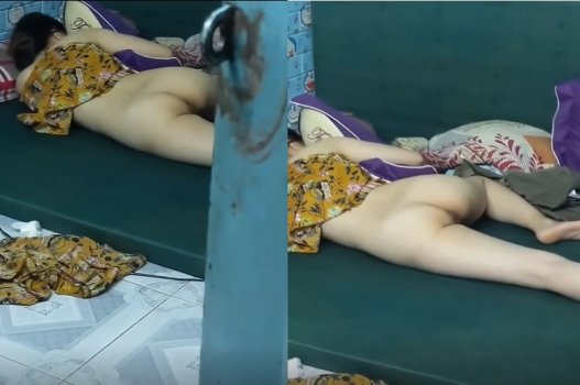 sex matsa Lẻn vào phòng em hàng xóm xem bướm